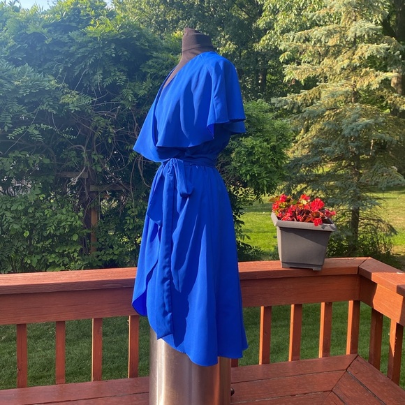 NWT Gianni Bini  blue wrap dress, see measurements and photos below - Picture 2 of 12